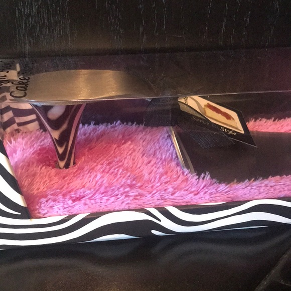 New in box high heel cake server - Picture 3 of 6